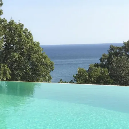 Belle Proche De La Mer Climatisee Avec Piscine