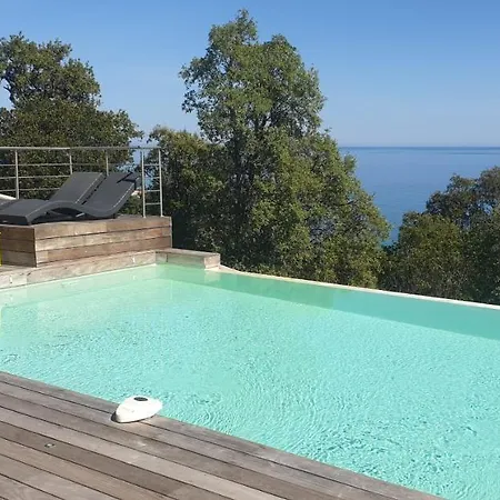 Belle Proche De La Mer Climatisee Avec Piscine 别墅