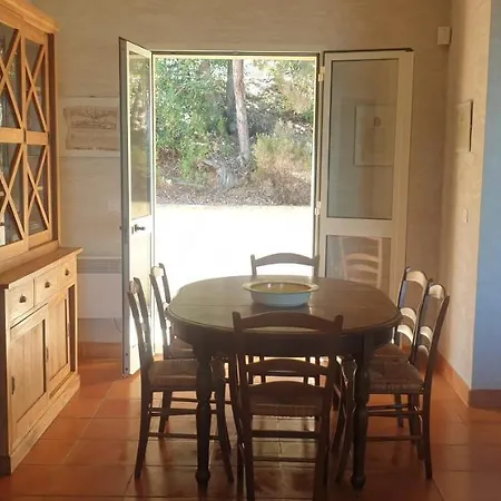 Villa Belle Proche De La Mer Climatisee Avec Piscine