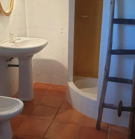 Belle Proche De La Mer Climatisee Avec Piscine